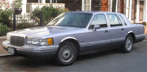 1994 Lincoln Town Car - Information and photos - MOMENTcar