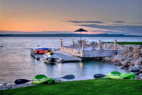 20 Dreamy Beach-Style Decks for a Relaxing Staycation | Relaxing ...