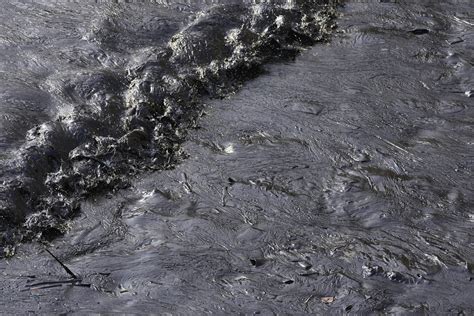 Waves from eruption in Tonga cause oil spill in Peru | AP News