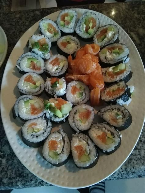 [Homemade] Sushi. Simple salmon, avocado, cucumber, and cream cheese. : r/food