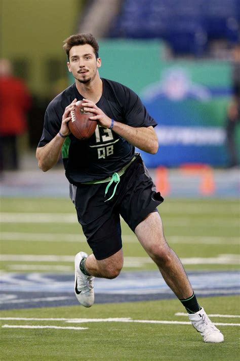 Memphis QB Paxton Lynch has impressive combine, meets with Texans