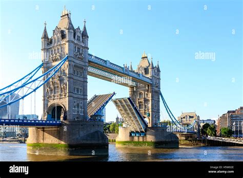 Open drawbridge in city hi-res stock photography and images - Alamy