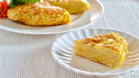 Tortilla de Patatas Española (4-Ingredient Spanish Potato Omelette ...