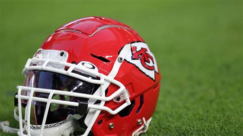 Kansas City Chiefs say staffer has COVID-19; reports say it’s trainer Rick Burkholder | FOX 4 ...