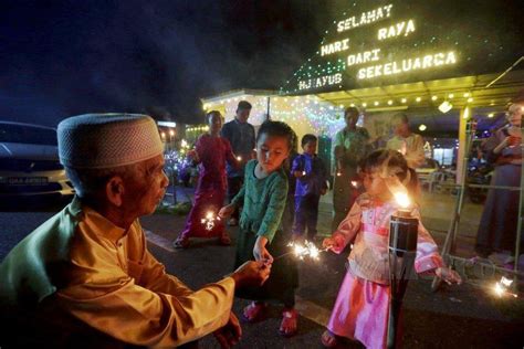 Suasana Hari Raya Di Kampung - MosOp