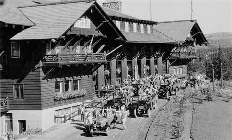 Glacier Park Lodge: Historic Accommodation in East Glacier Park