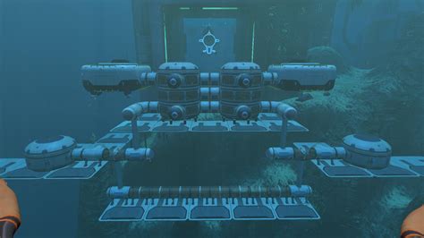 I'd like to build here but the nearby warper concerns me. Do they attack bases? : r/subnautica