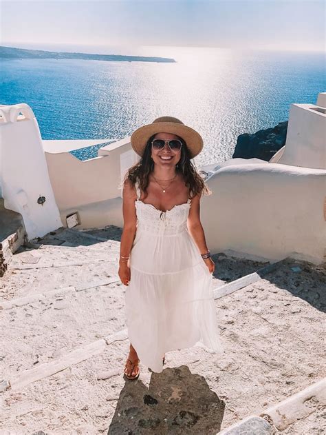 Travel Guide: Santorini, Greece - Everything Dee | Greece outfit ...