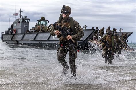 Japan's New Island-Defending Marines Stormed a Beach With US, Aussie ...