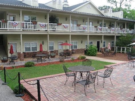 Courtyard in front of Park Place Hotel - Picture of Park Place Hotel ...