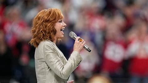 Reba McEntire sings the national anthem at the Super Bowl