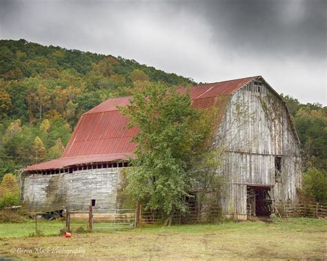 Red Roof Barn | Red roof, Old barns, Barn