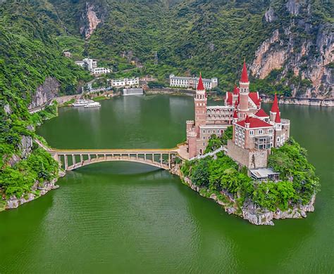 Not France or the UK - This gorgeous fairytale castle is actually a four-star hotel in China and ...