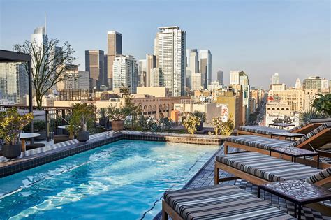 Hotel With Pool in Los Angeles - travelnowsmart.com