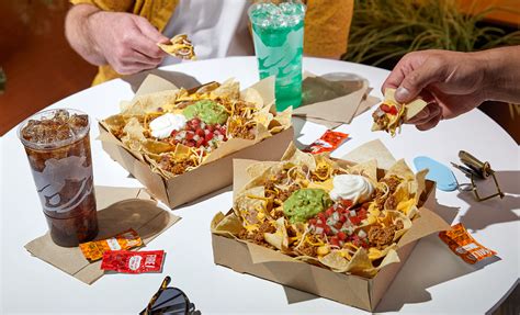 Taco Bell $5 Grande Nachos Box is Coming Back on the Menu Again - Thrillist