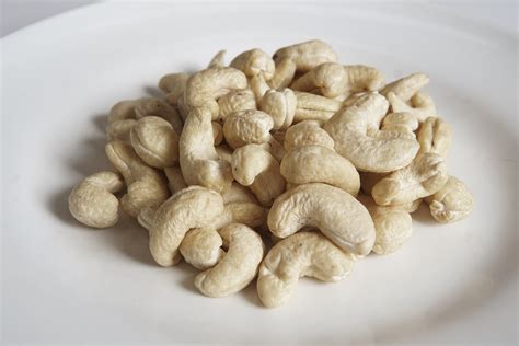 Cashew Kernels WW180 – Vietgro