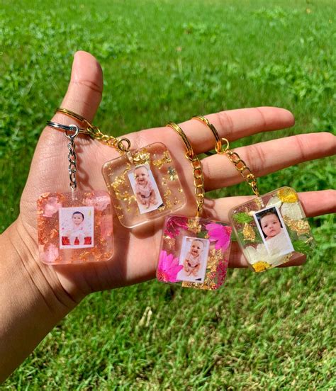 Resin Photograph Flower Keychain Any Real Flower Resin | Etsy in 2021 | Resin jewelry diy, Diy ...