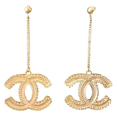 Chanel Earrings 2017 collection unworn Golden ref.27190 - Joli Closet