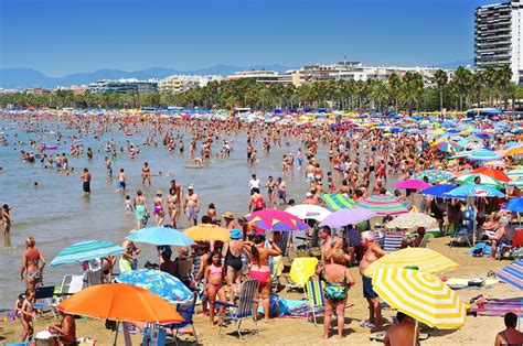 La Platja de Llevant, a Salou (font: nito / Shutterstock.com) | Turismo, Turistico, Actividades ...