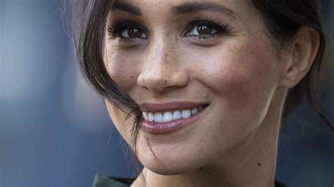 The secret behind Meghan Markle’s vampy eyeshadow | HELLO!