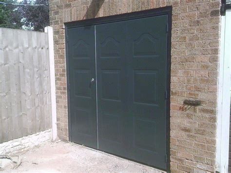 The Pros and Cons of a Garage Door with a Pedestrian Door