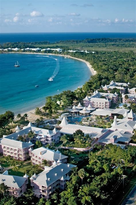 Your perfect holiday at the Riu Palace Tropical Bay