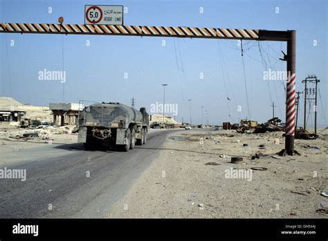 Highway of death gulf war hi-res stock photography and images - Alamy