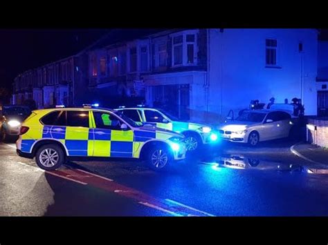 UK POLICE IN ACTION! - Police Cars Responding with lights and siren ...