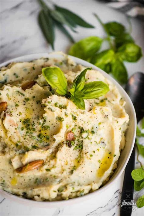 Garlic Herb Mashed Potatoes Recipe - Self Proclaimed Foodie