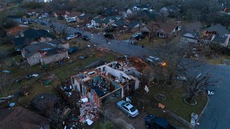 Powerful Storms and Tornadoes Rip Through Texas - The New York Times