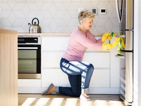 How To Clean a Fridge