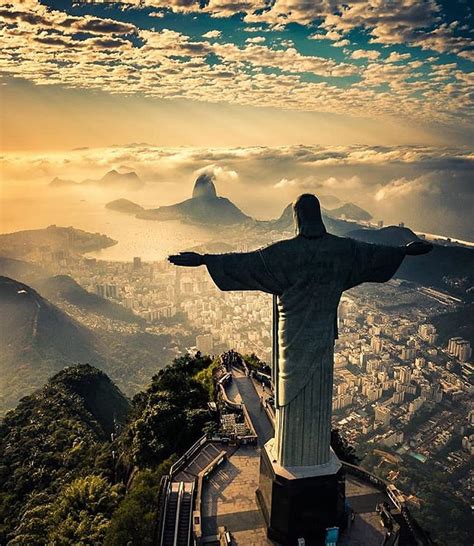 Río de Janeiro es una ciudad costera de Brasil, famosa por su hermosa ...