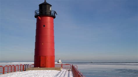 Visit Milwaukee - Milwaukee Pierhead Light