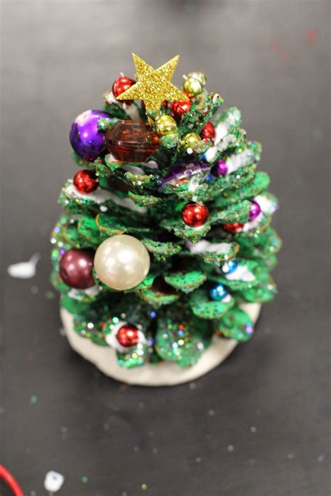 37 Amazing Pine Cone Christmas Tree Decorations Ideas - Decoration Love