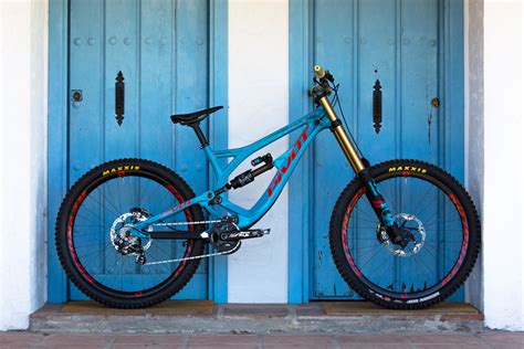 Pivot Cycles' Phoenix Carbon DH ready for return to competition - Bike World News