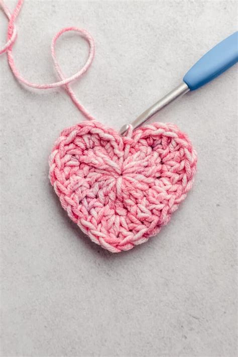 Free Crochet Heart Pattern - 3 Sizes - Sarah Maker