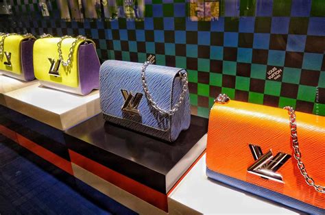 Louis Vuitton - pure luxury! Bags, scarves & belts from Paris - CM Models