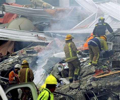 New Zealand quake victim loses leg to save life - CBS News