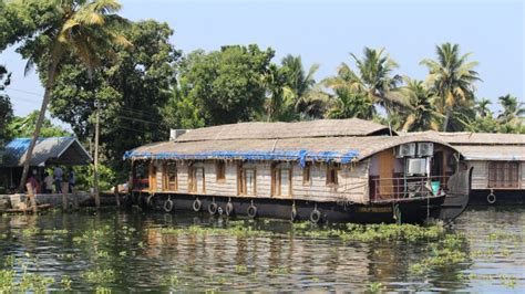 Kerala Houseboat Tours | South India Voyages