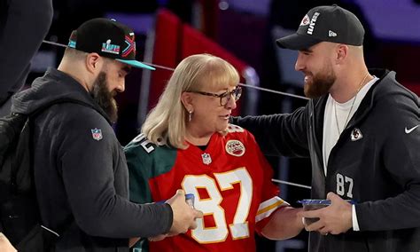 Jason Kelce’s Emotional Moment With Mother Donna After Losing Super ...