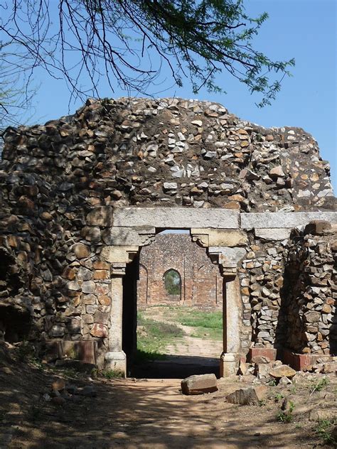 Delhi : Balban's Tomb in Mehrauli Archaeological Park | The journey of a thousand miles begins ...