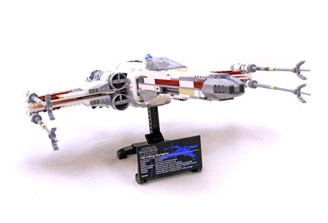 Red Five X-wing Starfighter - LEGO set #10240-1 (Building Sets > Star Wars > Ultimate Collectors ...