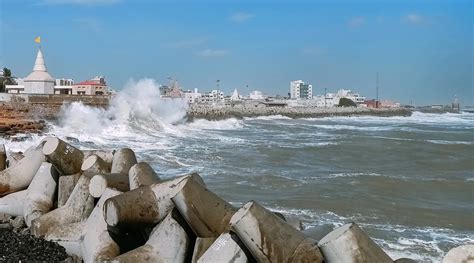 Alert sounded as cyclone Biparjoy changes its path, heads to Gujarat coast | India News - The ...