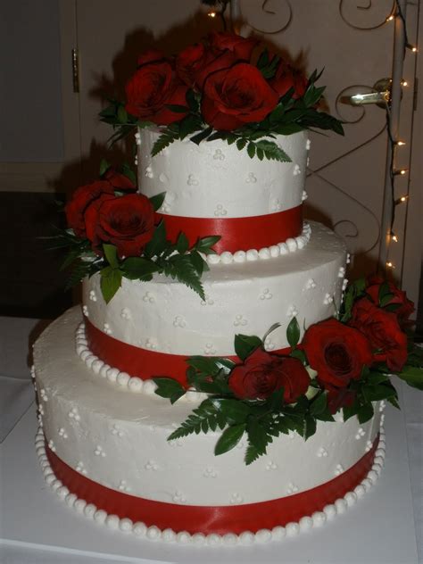 It's a piece of cake: Red Rose Buttercream Wedding Cake