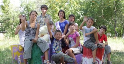 Ukraine Helps Out At Orphanage - Miss World