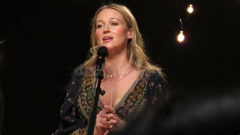 Jewel Performed Some of Her Greatest Hits for IHeartRadio Live in New ...