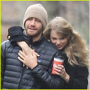 Jake Gyllenhaal & Taylor Swift: More Thanksgiving Pics! | Jake Gyllenhaal, Taylor Swift | Just ...