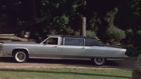 IMCDb.org: 1977 Lincoln Continental Stretched Limousine A.H.A [7763] in "V: The Final Battle, 1984"