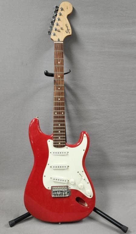 Squire Electric Guitar Musical Instrument | Live and Online Auctions on HiBid.com