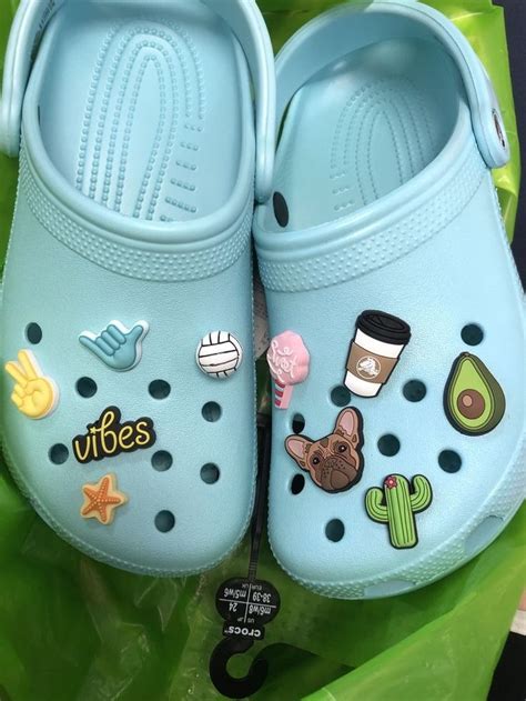 ριитєяєѕт : heyitzamb ♡ | Crocs fashion, Crocs, Crocs with charms